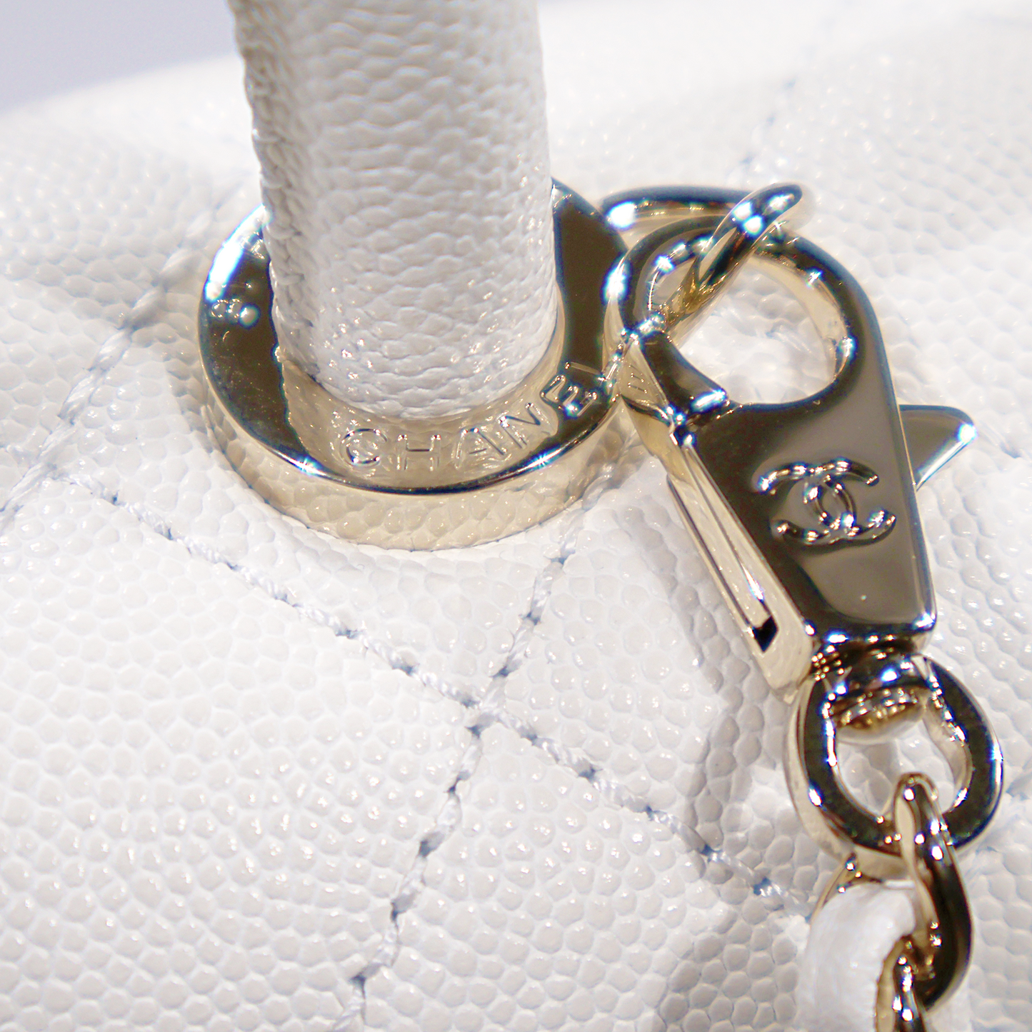 マトラッセ ココハンドル ホワイト ゴールド金具 キャビアスキン